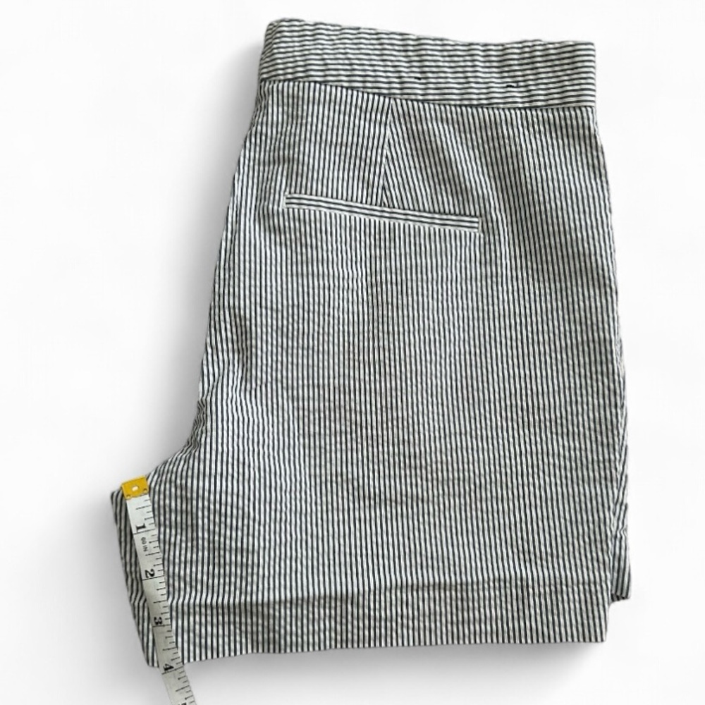 Ann Taylor Seersucker Shorts Tailored Design - Picture 4 of 10
